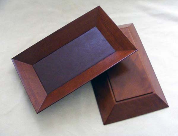 svuotatasche in legno e cuoio